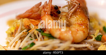 Gamberetti gustosi Pad Thai Close-up Thai Street Food Foto Stock