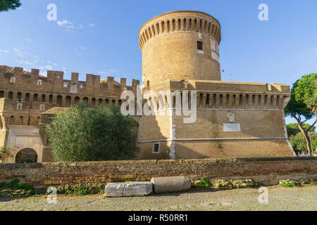 Ostia antica di Roma, Italia Castello di Giulio II, vicino agli scavi di Ostia Antica Antico Porto dell'Impero Romano Foto Stock