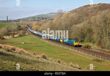 50007 & 50049 testa passato Park South Jc nr Barrow in furness in aprile 2018. Foto Stock