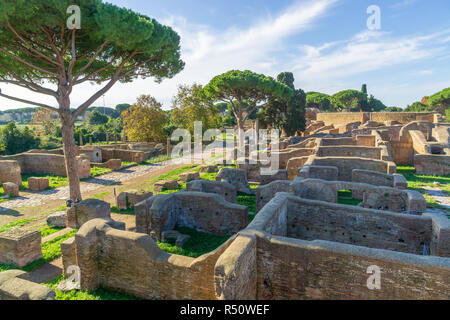 Ostia antica di Roma, Italia. Paesaggio in età romana rovine archeologiche Foto Stock