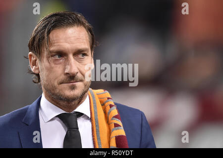 Roma, Italia. 27 Nov, 2018. Come Roma ex giocatore Francesco Totti entra nella Hall of Fame prima della UEFA Champions League match tra Roma e Real Madrid presso lo Stadio Olimpico di Roma, Italia il 27 novembre 2018. Credito: Giuseppe Maffia/Pacific Press/Alamy Live News Foto Stock