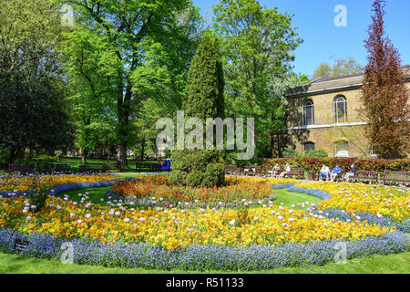 San Giovanni Bosco Chiesa giardini, High Street, St John's Wood, City of Westminster, Greater London, England, Regno Unito Foto Stock