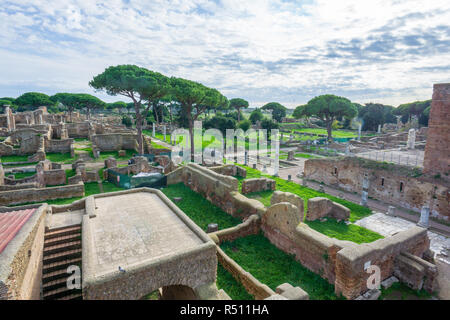 Ostia antica di Roma, Italia. Paesaggio in età romana rovine archeologiche Foto Stock