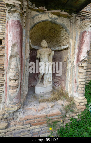 Ostia antica di Roma, Italia. Piccola statua di Ercole Foto Stock