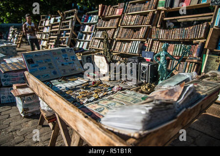 La seconda parte del mercato del libro a l'Avana. Foto Stock