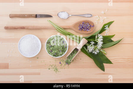 Verde sale alle erbe di aglio selvatico Foto Stock