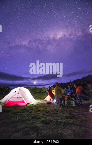 Camping Amici sotto le stelle ,via lattea in Nuova Zelanda Foto Stock