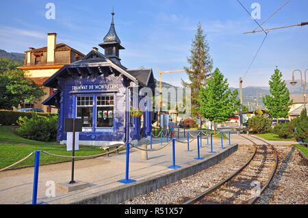 SAINT GERVAIS, Francia - 13 agosto: Montblanc turistico stazione tranviaria in Saint Servais il 20 agosto 2015. Mont Blanc tramvia è una ferrovia di montagna l Foto Stock