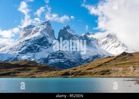 Cuernos del Paine montagne del Parco Nazionale di Torres del Paine in Cile Foto Stock