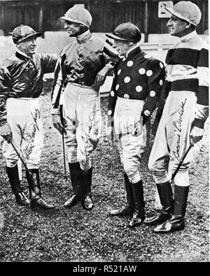 1934 una foto autografate dei quattro famosi British Fantini, Steve Donoghue, francese nato Joe Childs (celebrano il loro cinquantesimo compleanno quel giorno ) con Freddie Fox e australiano, Bernard 'Brownie' Carslake Foto Stock