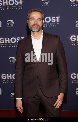 Gli ospiti presso la premiere del musical 'fantasma' a Operettenhaus di Amburgo dotato: Raphael R. Schneider dove: Amburgo, Germania Quando: 28 Ott 2018 Credit: Becher/WENN.com Foto Stock