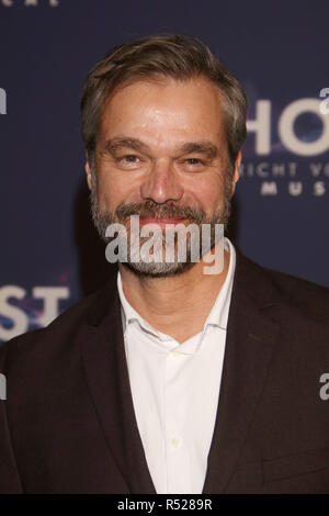 Gli ospiti presso la premiere del musical 'fantasma' a Operettenhaus di Amburgo dotato: Raphael R. Schneider dove: Amburgo, Germania Quando: 28 Ott 2018 Credit: Becher/WENN.com Foto Stock