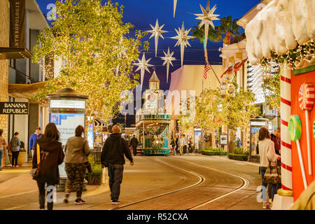 Los Angeles, NOV 27: Il bellissimo Natale tram in Grove il Nov 27, 2018 a Los Angeles in California Foto Stock