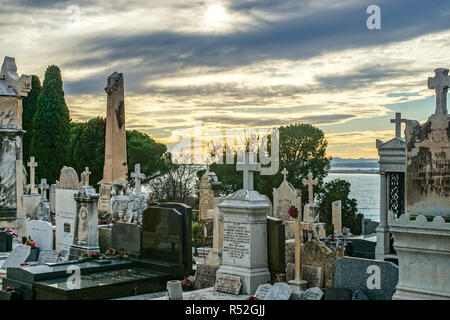 Il cimitero di Castello (cimetiere du chateau) cimitero e statue Nizza Francia Foto Stock