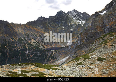 Lago nero sotto Rysy (Czarny Staw pod Rysami) lago vicino a Zakopane. Polonia Foto Stock