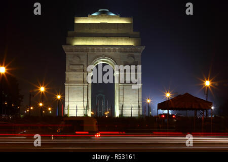 L'India Gate, (originariamente chiamato All India Memoriale di guerra), è un memoriale di guerra si trova a cavallo della Rajpath, Nuova Dehlhi, India Foto Stock