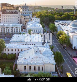 Hrushevsky Street nella città di Kiev in serata primaverile Foto Stock