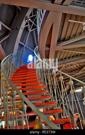 L'interno di Atomium, costruito nel 1958 per la fiera mondiale e ora un museo. Bruxelles, 2016 Foto Stock