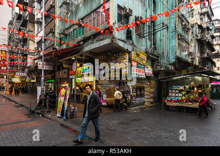 Hong Kong street scene vicino il Mercato Notturno di Temple Street. Di Hong Kong, Kowloon, Gennaio 2018 Foto Stock