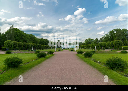 Mosca, Russia - 6 giugno 2016. Regolare il parco francese in estate Kuskovo Foto Stock