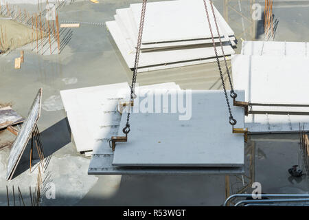 Costruzione casa con calcestruzzo pareti prefabbricate. Foto Stock