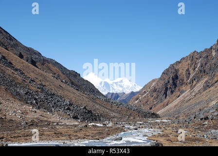 La alta Himalaya visto dalla Lumba sumba la pass nel Nepal orientale Foto Stock