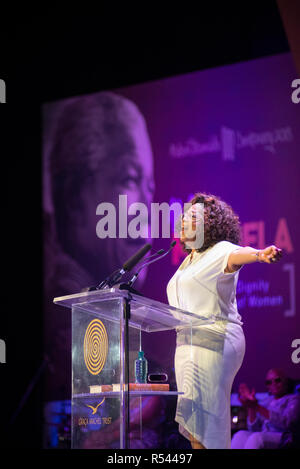 Soweto, Sud Africa, 29 Novembre, 2018. Oprah Winfrey parla all'"thunzi Sabafazi (la dignità delle donne), un evento in onore di Nelson Mandela's legacy durante il suo centesimo compleanno l'anno. Credito: Eva-Lotta Jansson/Alamy Live News Foto Stock