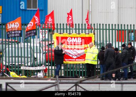 Wirral, Merseyside, Regno Unito. 29 Nov 2018. Lavoratori di Cammell Laird ha iniziato oggi tre settimane di serie di scioperi di laminazione, con diverse sezioni della forza lavoro a piedi per 24 ore. Un divieto di straordinario cominciato il venerdì e si protrarrà fino a febbraio.credit Ian Fairbrother/Alamy live news Foto Stock