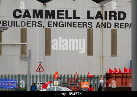 Wirral, Merseyside, Regno Unito. 29 Nov 2018. Lavoratori di Cammell Laird ha iniziato oggi tre settimane di serie di scioperi di laminazione, con diverse sezioni della forza lavoro a piedi per 24 ore. Un divieto di straordinario cominciato il venerdì e si protrarrà fino a febbraio.credit Ian Fairbrother/Alamy live news Foto Stock