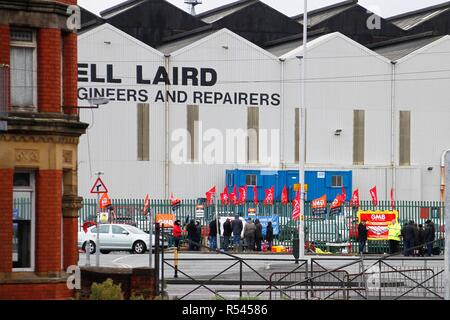 Wirral, Merseyside, Regno Unito. 29 Nov 2018. Lavoratori di Cammell Laird ha iniziato oggi tre settimane di serie di scioperi di laminazione, con diverse sezioni della forza lavoro a piedi per 24 ore. Un divieto di straordinario cominciato il venerdì e si protrarrà fino a febbraio.credit Ian Fairbrother/Alamy live news Foto Stock