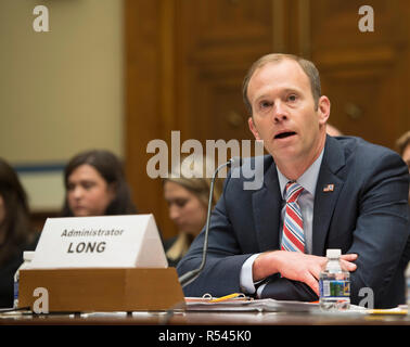 Washington, Stati Uniti d'America. 29 Nov, 2018. Washington, DC Novembre 29, 2018: Amministratore FEMA, William, "Brock' lunga testimonia ad una audizione del Congresso a Washington DC, sulla FEMA di reagire alle calamità. Credito: Patsy Lynch/Alamy Live News Foto Stock