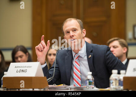 Washington, Stati Uniti d'America. 29 Nov, 2018. Washington, DC Novembre 29, 2018: Amministratore FEMA, William, "Brock' lunga testimonia ad una audizione del Congresso a Washington DC, sulla FEMA di reagire alle calamità. Credito: Patsy Lynch/Alamy Live News Foto Stock
