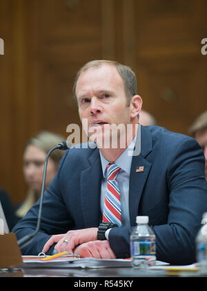 Washington, Stati Uniti d'America. 29 Nov, 2018. Washington, DC Novembre 29, 2018: Amministratore FEMA, William, "Brock' lunga testimonia ad una audizione del Congresso a Washington DC, sulla FEMA di reagire alle calamità. Credito: Patsy Lynch/Alamy Live News Foto Stock