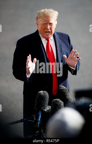 Washington, Stati Uniti d'America. 29 Nov, 2018. Stati Uniti Presidente Donald Trump parla ai giornalisti prima di partire per il vertice del G20 in Argentina dalla Casa Bianca di Washington, DC, Stati Uniti, su nov. 29, 2018. Donald Trump detto il giovedì che considerando irrisolti scontro tra Russia e Ucraina, ha deciso che doveva essere "migliori" per annullare la sua riunione con il presidente russo Vladimir Putin. Credito: Ting Shen/Xinhua/Alamy Live News Foto Stock