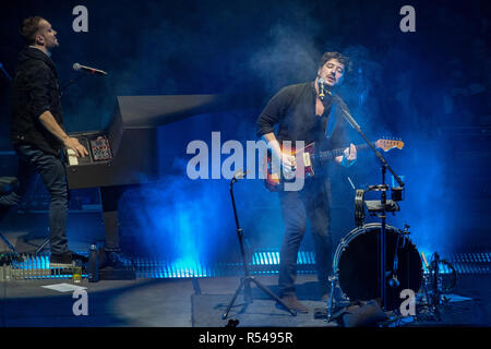 Londra, Inghilterra. Il 29 novembre 2018, Mumford & Sons esegue sul palco dell'Arena O2, Inghilterra Credito: Jason Richardson/Alamy Live News Foto Stock