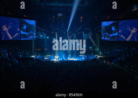 Londra, Inghilterra. Il 29 novembre 2018, Mumford & Sons esegue sul palco dell'Arena O2, Inghilterra Credito: Jason Richardson/Alamy Live News Foto Stock