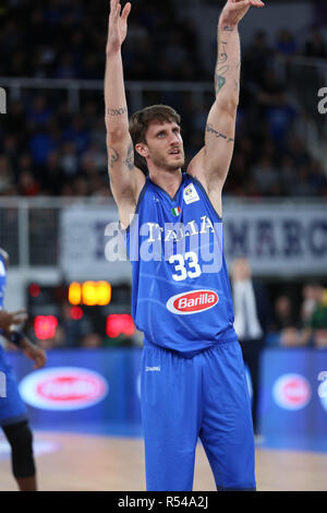 Brescia, Italia. 29 Nov, 2018. Pallacanestro FIBA World Cup Qualificazioni: Italia v Lituania, Brescia, Italia. Achille Polonara per Italia Credito: Mickael Chavet/Alamy Live News Foto Stock