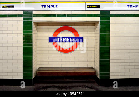 Tempio la stazione della metropolitana di Londra, Inghilterra, Regno Unito. Foto Stock