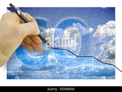 Disegno a mano un grafico sulla riduzione delle emissioni di CO2 presenza nell'atmosfera - Concetto di immagine Foto Stock