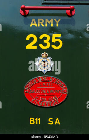 Numero di dipinti e badge di esercito di 'Barclay 0-4-0 deviatore' n. 235, costruita nel 1945 da Andrew Barclay della Scozia. Havenstreet / Haven street station sulla Isle of Wight Steam Railway, Regno Unito (98) Foto Stock