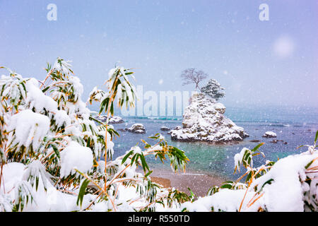 Il Amaharashi Costa, Toyama, Giappone durante la stagione invernale. Foto Stock