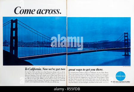Anni sessanta pagina doppia annuncio rivista per Pan Am voli per la California. Foto Stock