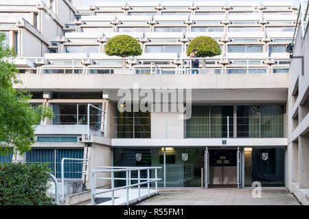 Le residenze studentesche a nuovo Tribunale Cristo's College di Cambridge progettato da Denys Lasdun e costruito nel 1966. Noto come la costruzione di una macchina da scrivere. Foto Stock