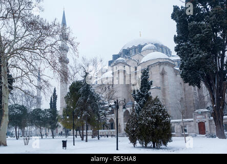 Un giorno nevoso presso la Moschea di Suleymaniye , Istanbul Foto Stock