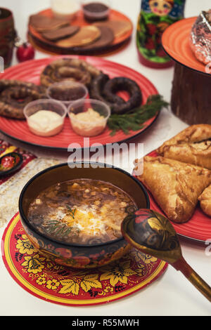 Tavola Russa con il cibo Foto Stock