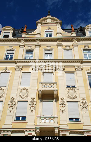 Casa tipica di Merano, Alto Adige, Italia, in Via Giardini, Piazza della Rena (Sandplatz) Foto Stock