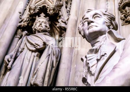 Londra Inghilterra,UK,Palazzo di Westminster,Parlamento,St Stephen's Hall,statua del politico irlandese Henry Grattan dello scultore John Edward Crew,William II Ruf Foto Stock