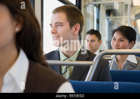 Pendolari sul treno Foto Stock