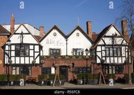 Esterno del White Swan Hotel, Stratford upon Avon. Foto Stock