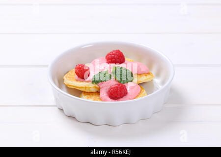 American pancake con yogurt e lamponi Foto Stock